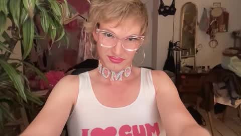 Snapshot of pinkfag chatting on 06-05-26, 01:06 pinkfag online show from 06-05-26, 01:06