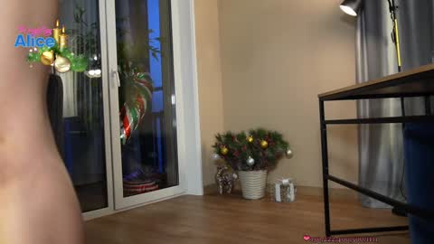 Snapshot of pinkheart_ chatting on 01-04-25, 01:42 Alice   online show from 01-04-25, 01:42