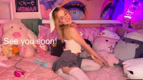 Snapshot of pinkocean3 chatting on 12-09-24, 03:50 Gwenie online show from 12-09-24, 03:50