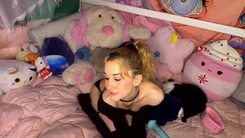 Snapshot of pinkocean3 chatting on 01-21-25, 07:06 Gwenie online show from 01-21-25, 07:06