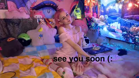 Snapshot of pinkocean3 chatting on 03-09-25, 06:39 Gwenie online show from 03-09-25, 06:39