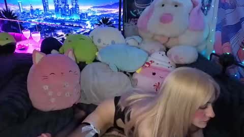 Snapshot of pinkocean3 chatting on 09-24-25, 07:50 Gwenie online show from 09-24-25, 07:50