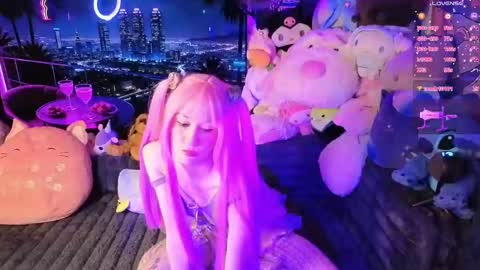 Snapshot of pinkocean3 chatting on 09-29-25, 08:13 Gwenie online show from 09-29-25, 08:13