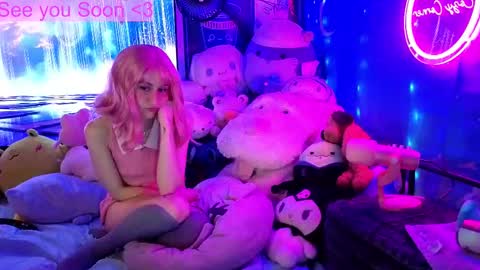 Snapshot of pinkocean3 chatting on 10-12-25, 06:40 Gwenie online show from 10-12-25, 06:40