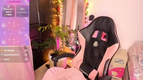 Sarah .. online show from 02-01-25, 04:56