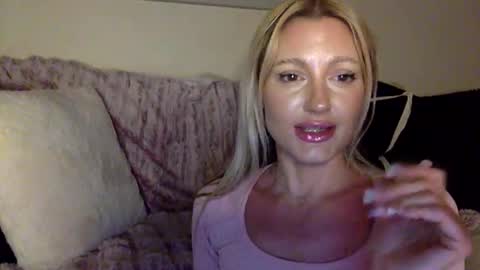 Snapshot of pinksn0wle0pard chatting on 05-25-26, 06:19 pinksn0wle0pard online show from 05-25-26, 06:19