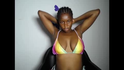 pinkykiki_247 online show from 12-18-25, 05:46