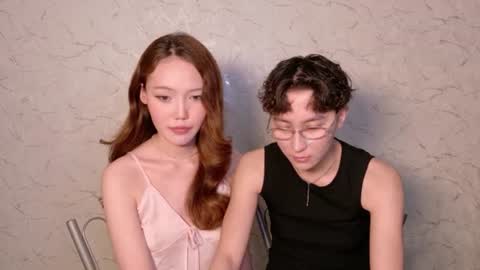 Snapshot of pinkylovers chatting on 07-23-26, 03:54 Li long hair and Ru short hair online show from 07-23-26, 03:54