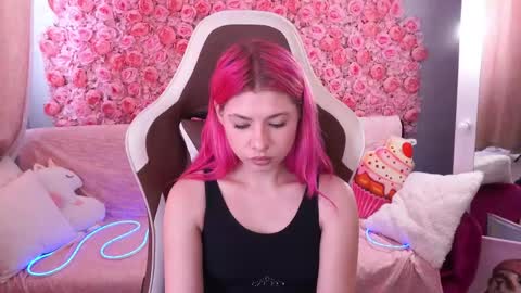 Snapshot of pinkytrix chatting on 05-19-26, 01:17 pinkytrix online show from 05-19-26, 01:17