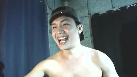 Snapshot of pinoy_petitehugecock chatting on 09-27-25, 04:12 alex online show from 09-27-25, 04:12