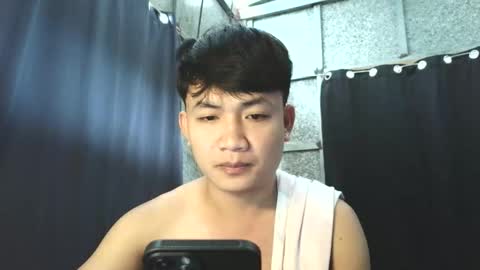 Snapshot of pinoy_petitehugecock chatting on 10-21-25, 05:52 alex online show from 10-21-25, 05:52