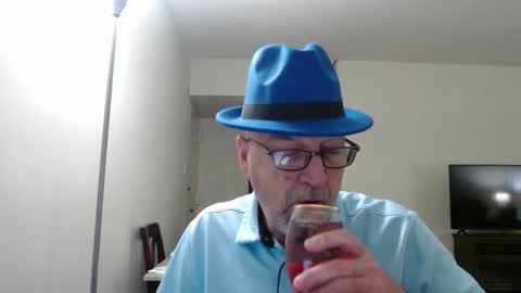 Snapshot of pipewizard chatting on 01-23-25, 12:04 pipewizard online show from 01-23-25, 12:04