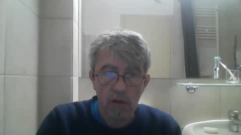 Snapshot of pipi2704 chatting on 12-29-24, 08:00 pipi2704 online show from 12-29-24, 08:00