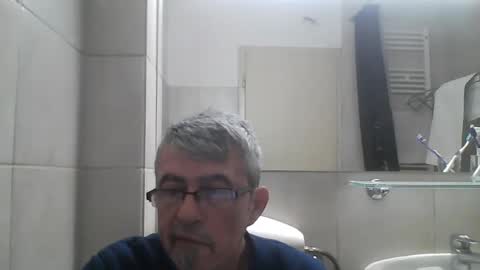 Snapshot of pipi2704 chatting on 01-01-25, 04:50 pipi2704 online show from 01-01-25, 04:50