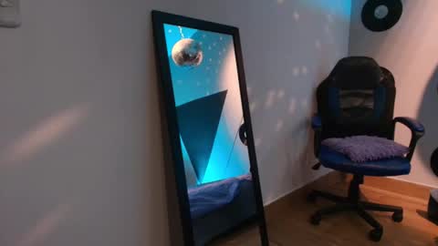 Snapshot of pistachx chatting on 12-16-25, 02:27 Dani online show from 12-16-25, 02:27