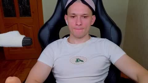 Snapshot of pistonpojizni chatting on 12-31-24, 02:08 STRONGBEAUTY online show from 12-31-24, 02:08