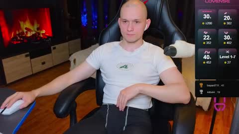 Snapshot of pistonpojizni chatting on 01-04-25, 02:25 STRONGBEAUTY online show from 01-04-25, 02:25