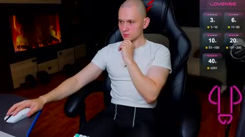 Snapshot of pistonpojizni chatting on 01-30-25, 02:06 STRONGBEAUTY online show from 01-30-25, 02:06