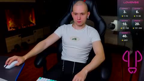 Snapshot of pistonpojizni chatting on 01-30-25, 05:09 STRONGBEAUTY online show from 01-30-25, 05:09