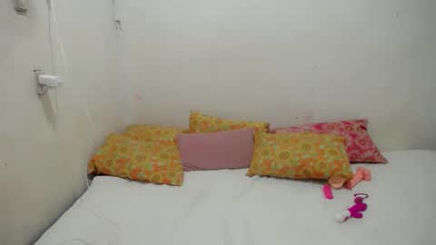 Snapshot of pixie_20 chatting on 01-09-26, 04:04 Jenny online show from 01-09-26, 04:04