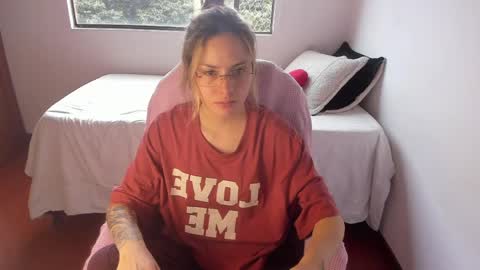 pixie online show from 04-18-26, 07:40