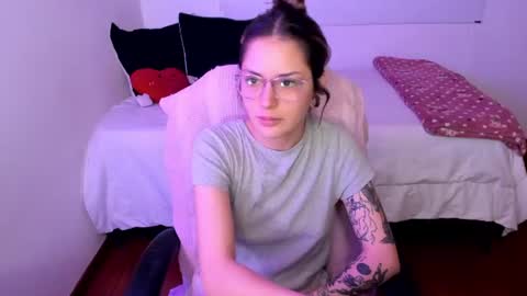 pixie online show from 06-12-26, 01:59