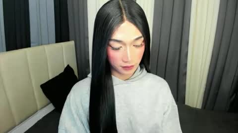 pixiedoll_ online show from 05-06-26, 05:51