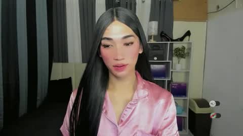 pixiedoll_ online show from 05-08-26, 06:24