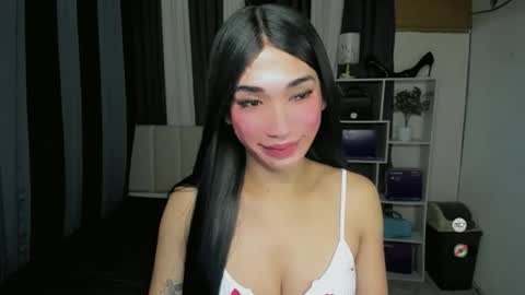 pixiedoll_ online show from 05-09-26, 06:24