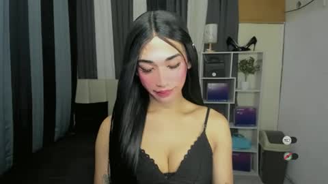 pixiedoll_ online show from 05-11-26, 06:38