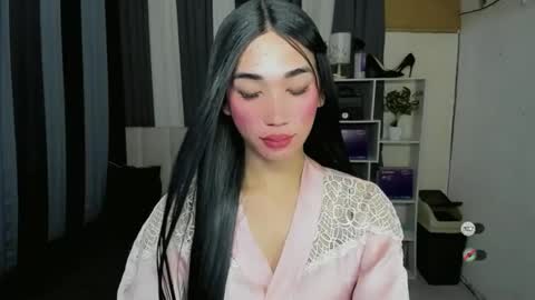 pixiedoll_ online show from 05-12-26, 05:43