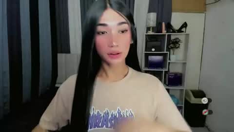 pixiedoll_ online show from 05-18-26, 05:46