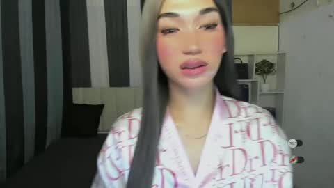 pixiedoll_ online show from 06-12-26, 05:45