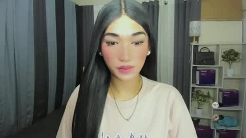 pixiedoll_ online show from 06-17-26, 07:22