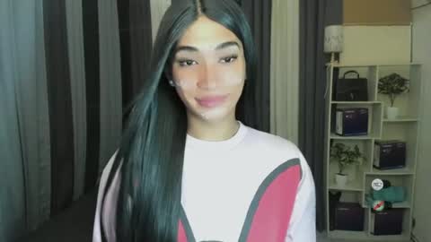 pixiedoll_ online show from 06-18-26, 12:53