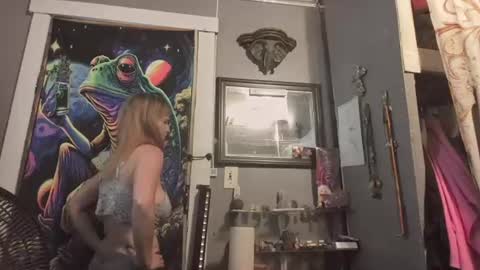pizzedwife online show from 07-20-26, 07:27