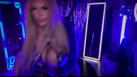 Snapshot of plasticfuckdoll chatting on 01-19-25, 04:22 Dumb bimbo fuck doll online show from 01-19-25, 04:22