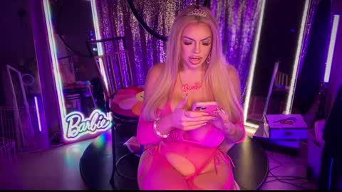 Snapshot of plasticfuckdoll chatting on 01-20-25, 12:57 Dumb bimbo fuck doll online show from 01-20-25, 12:57