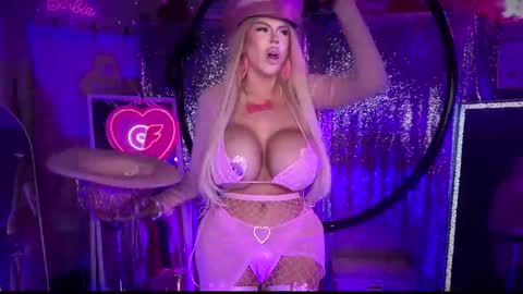 Snapshot of plasticfuckdoll chatting on 02-23-25, 02:40 Dumb bimbo fuck doll online show from 02-23-25, 02:40