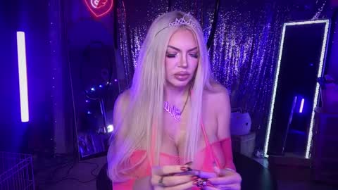 Snapshot of plasticfuckdoll chatting on 09-12-25, 12:00 Dumb bimbo fuck doll online show from 09-12-25, 12:00