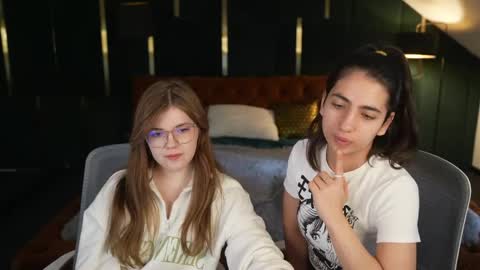 Lana online show from 04-23-26, 10:47