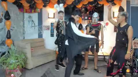 Snapshot of playhardsex chatting on 10-29-25, 11:28 online show from 10-29-25, 11:28