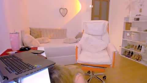 PleasureWitch online show from 04-06-26, 07:15