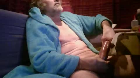 Snapshot of plus84u chatting on 02-17-25, 09:52 Fratzz online show from 02-17-25, 09:52