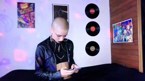   online show from 03-12-25, 08:41