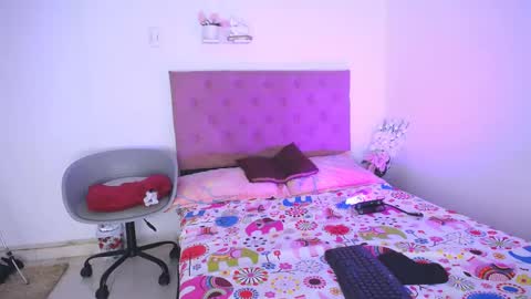 Snapshot of pocahontas_mcry chatting on 12-02-24, 11:40 pocahontas online show from 12-02-24, 11:40