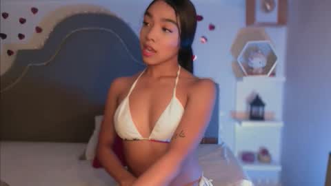 Snapshot of pocahontas_moon chatting on 01-17-26, 02:44 Pocahontas online show from 01-17-26, 02:44