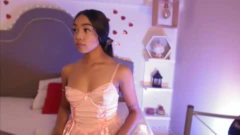 Snapshot of pocahontas_moon chatting on 01-19-26, 02:54 Pocahontas online show from 01-19-26, 02:54