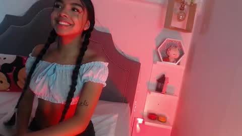 Snapshot of pocahontas_moon chatting on 03-04-26, 03:18 Pocahontas online show from 03-04-26, 03:18