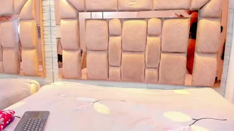 Snapshot of pocahontas_pow chatting on 05-15-26, 12:01 Pocahontas online show from 05-15-26, 12:01